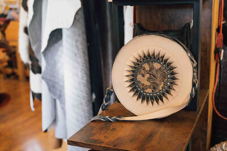Circular Purse with the Toussaint Twist